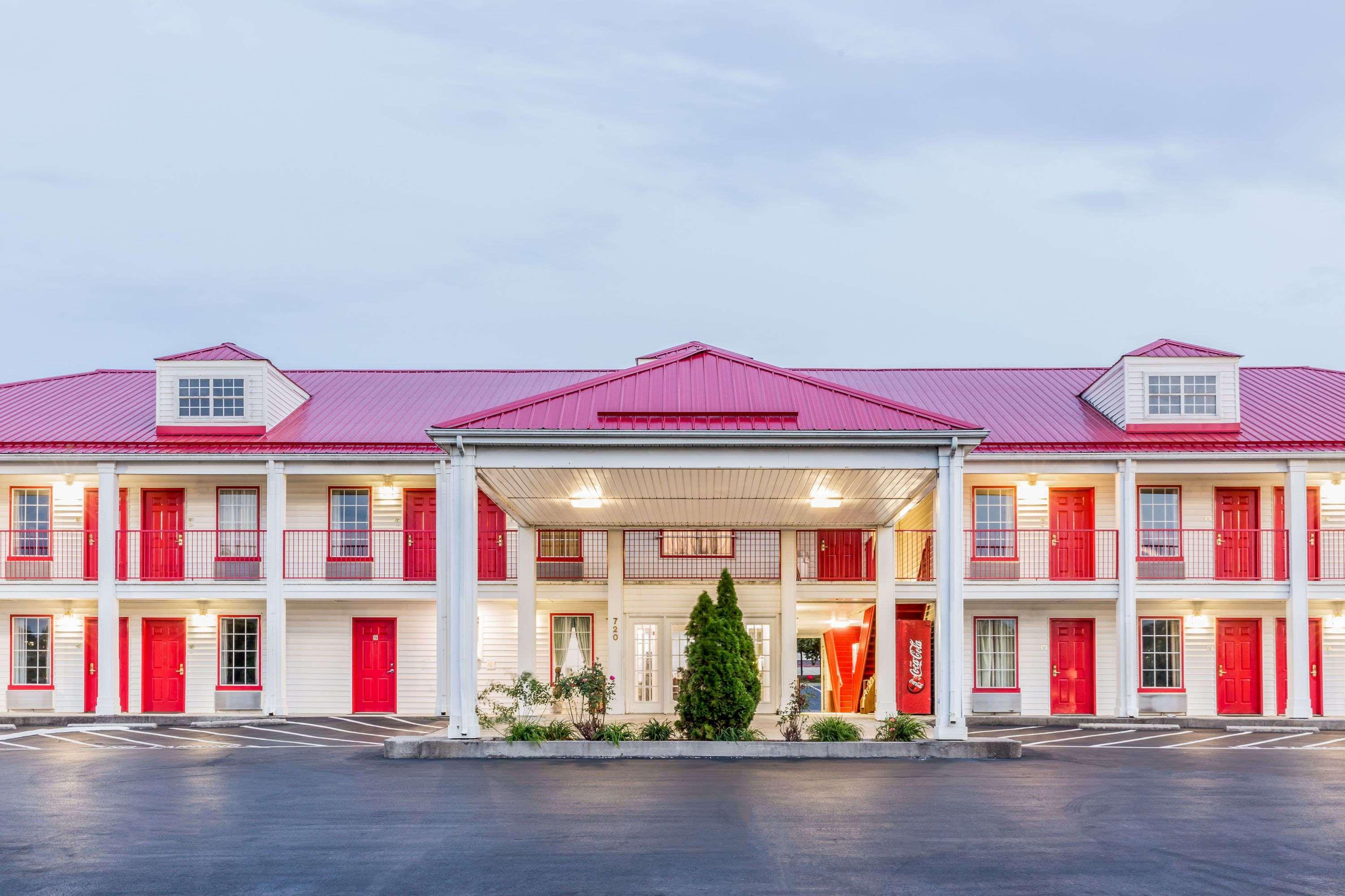 Hotel Super 8 By Wyndham Clinton Zewnętrze zdjęcie