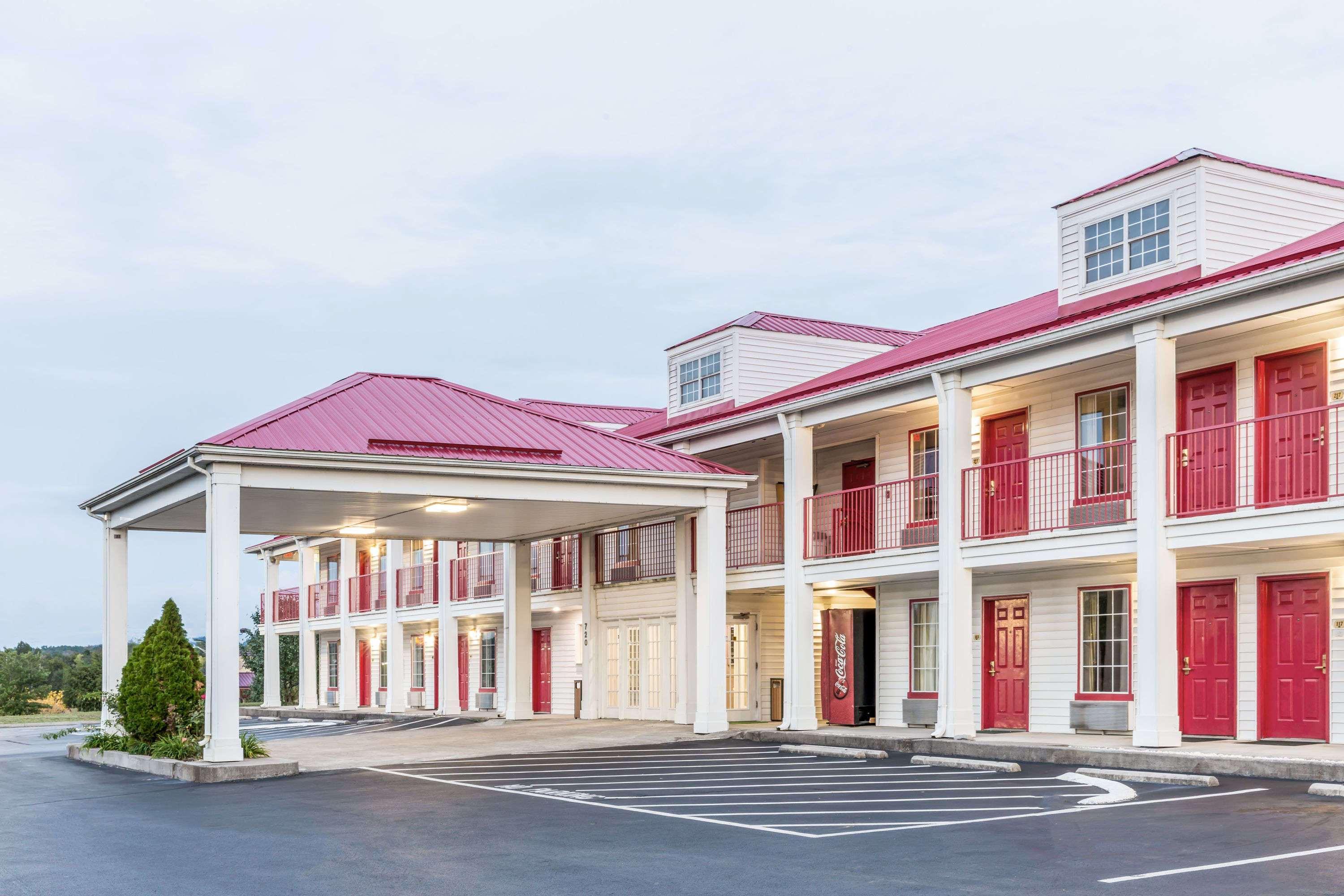 Hotel Super 8 By Wyndham Clinton Zewnętrze zdjęcie