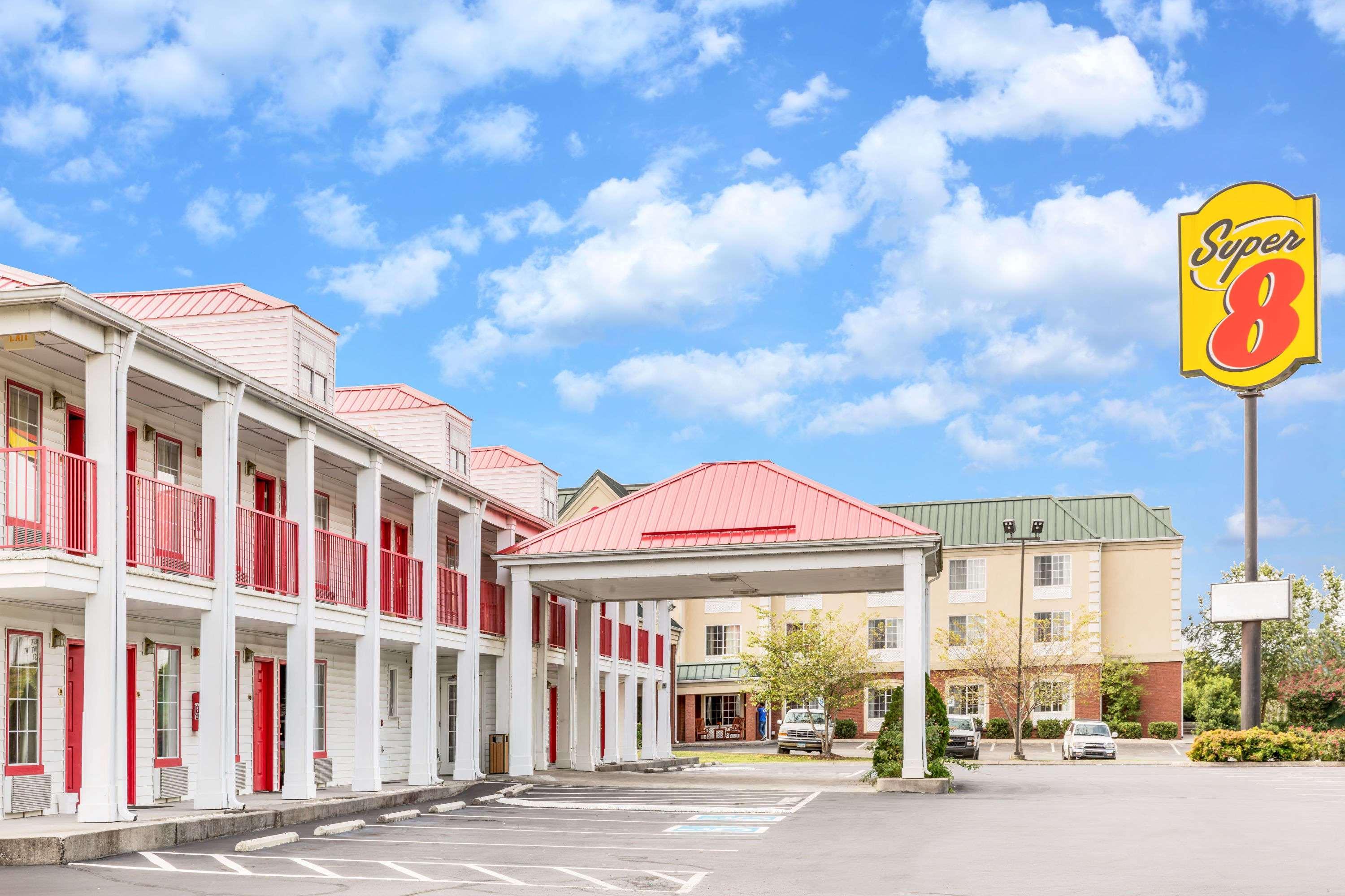 Hotel Super 8 By Wyndham Clinton Zewnętrze zdjęcie