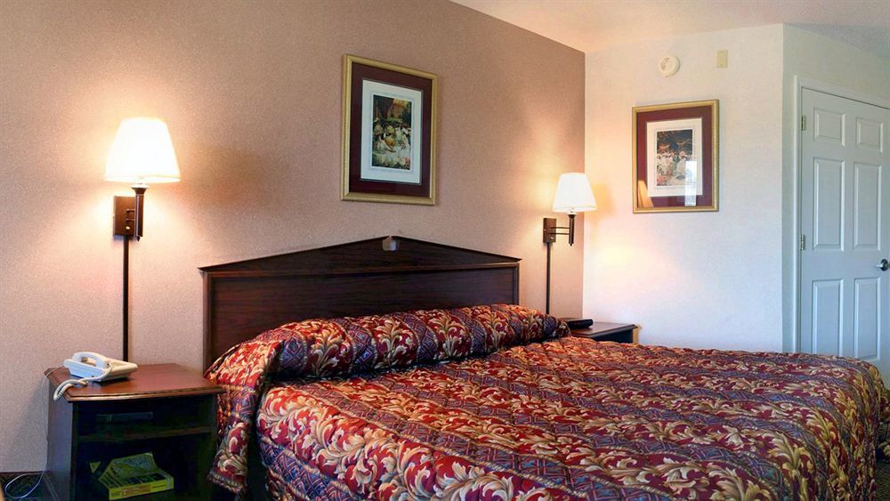 Hotel Super 8 By Wyndham Clinton Zewnętrze zdjęcie