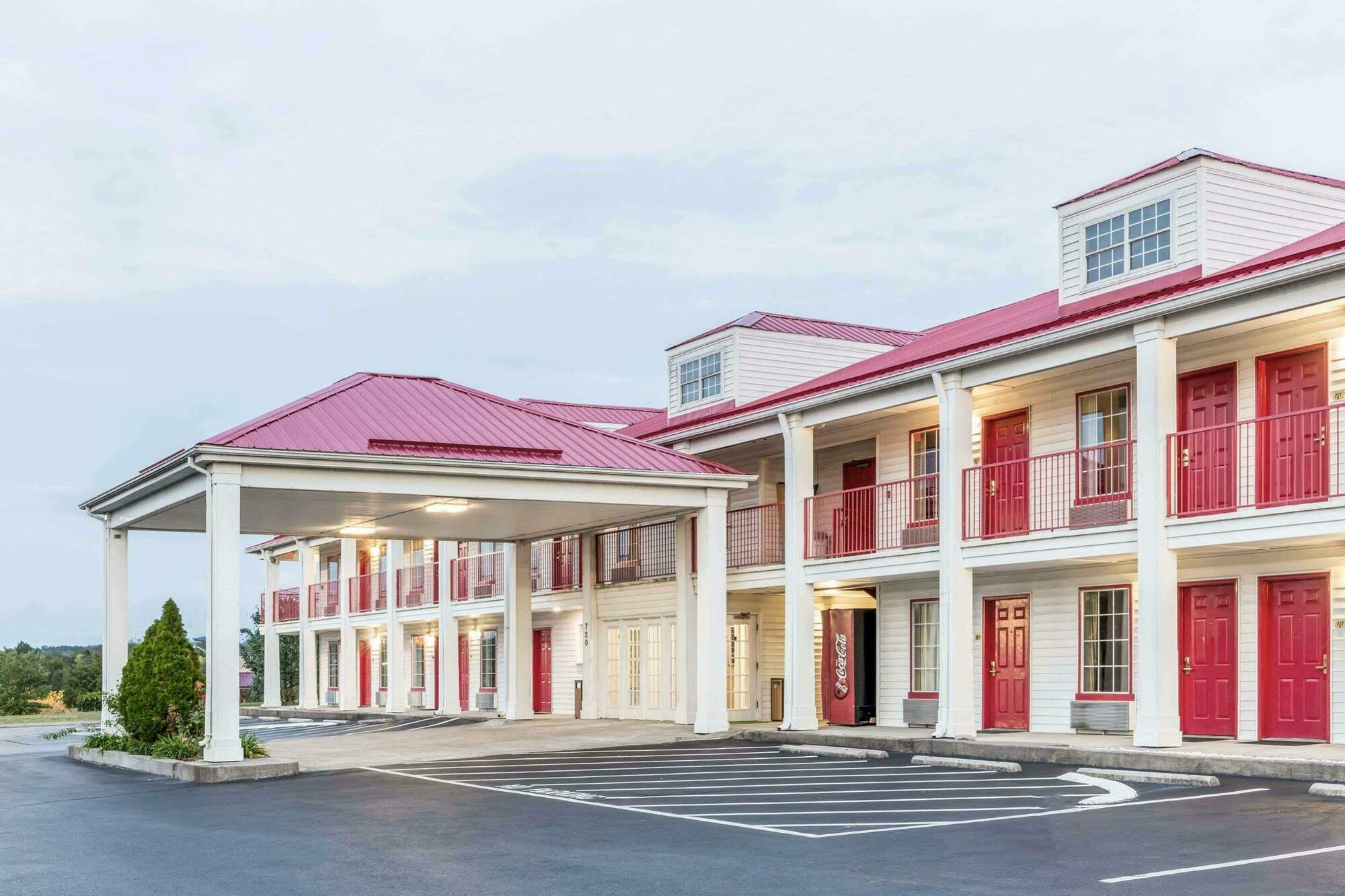Hotel Super 8 By Wyndham Clinton Zewnętrze zdjęcie